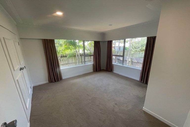 Photo of property in 30 Walton Street, Red Beach, 0932