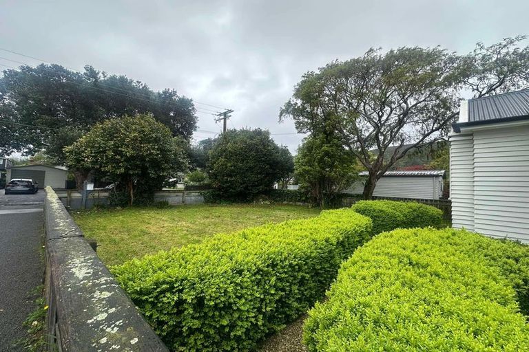 Photo of property in 22 Saint Ronans Avenue, Waterloo, Lower Hutt, 5011