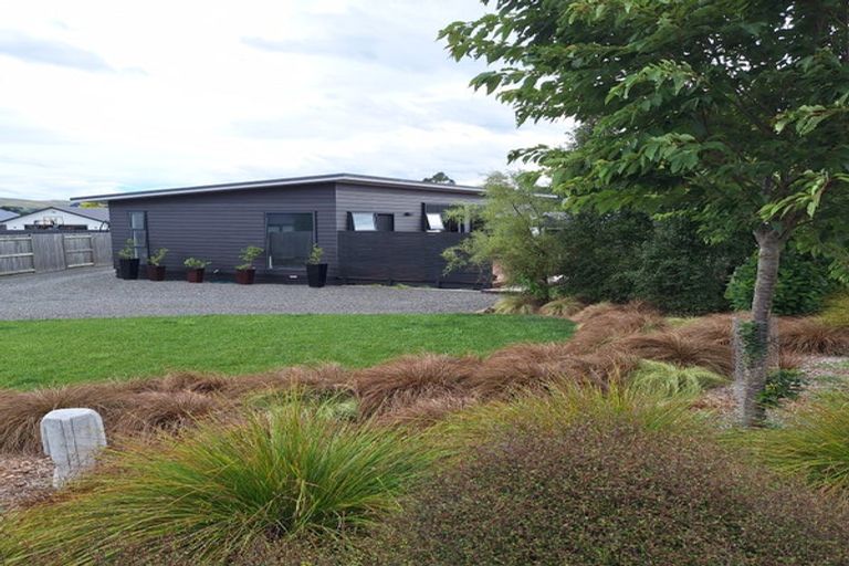 Photo of property in 18 Dee Street, Otane, 4202