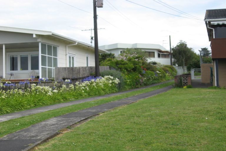 Photo of property in 1/14a Kiwi Esplanade, Mangere Bridge, Auckland, 2022