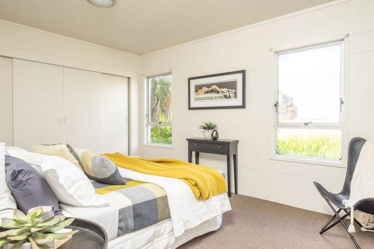Photo of property in 2/218 East Coast Road, Forrest Hill, Auckland, 0620