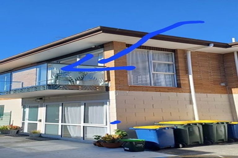 Photo of property in 2/132 Atkinson Road, Titirangi, Auckland, 0604