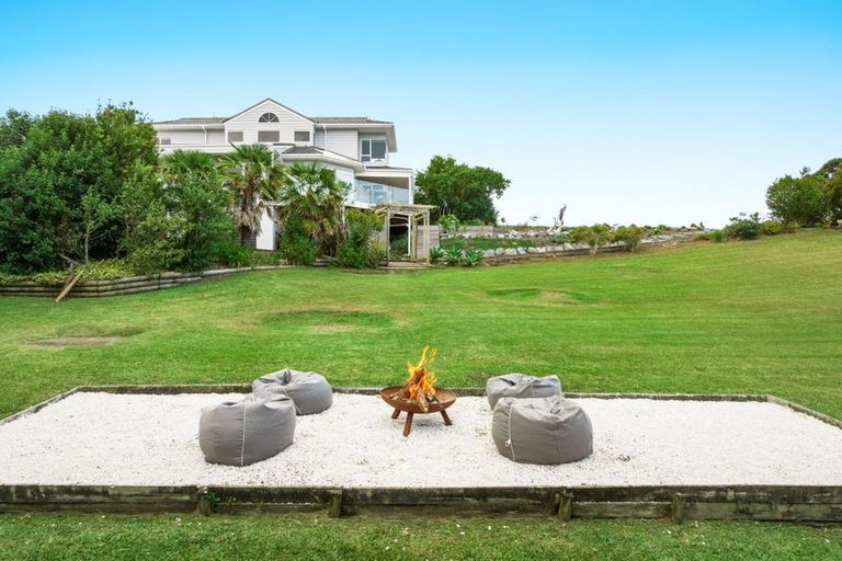 Photo of property in 6 Puriri Place, Sandspit, Warkworth, 0982