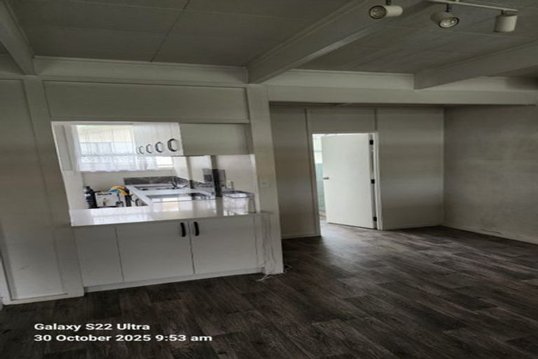 Photo of property in 2/52 Glen Road, Ranui, Auckland, 0612