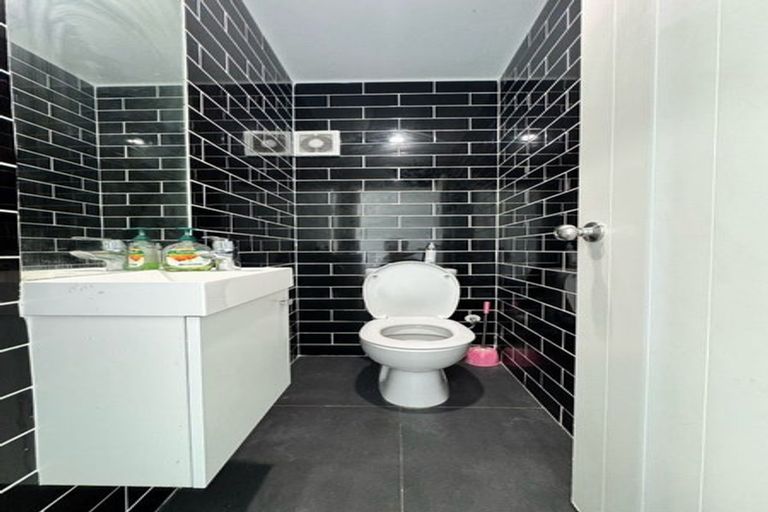 Photo of property in 21 Kirikiri Drive, Papakura, 2110