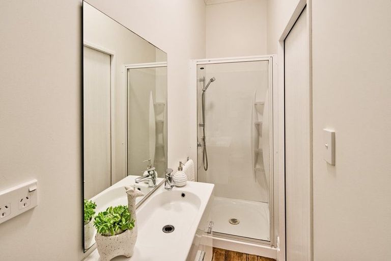 Photo of property in 32 Maarama Crescent, Aro Valley, Wellington, 6021