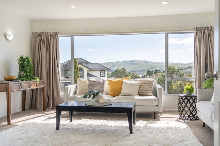 Photo of property in 12 Lanyon Place, Whitby, Porirua, 5024