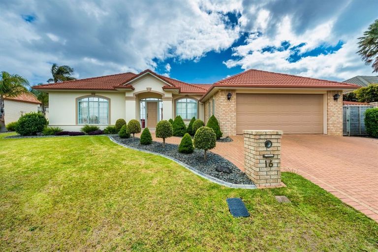 Photo of property in 16 Hendrika Court, Hobsonville, Auckland, 0618