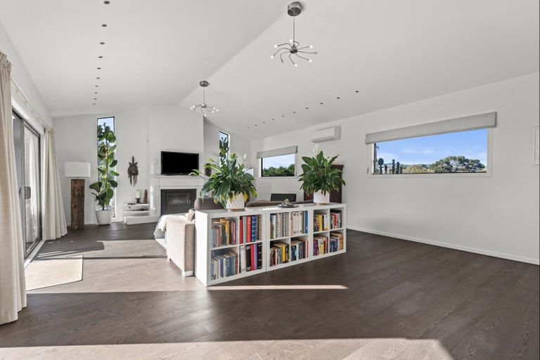 Photo of property in 69 Polson Hill Drive, Aokautere, Palmerston North, 4471