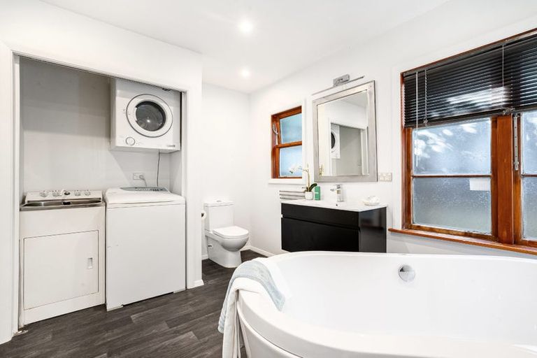 Photo of property in 142 Severn Street, Island Bay, Wellington, 6023