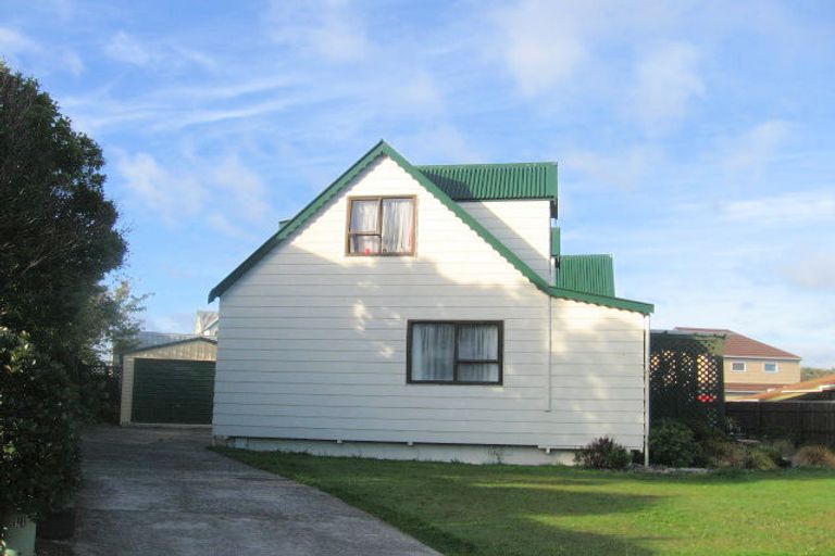 Photo of property in 100 Mercury Way, Whitby, Porirua, 5024