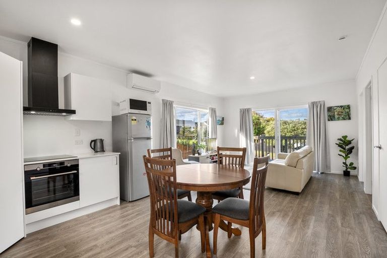 Photo of property in 15 Rosario Crescent, Red Beach, 0932