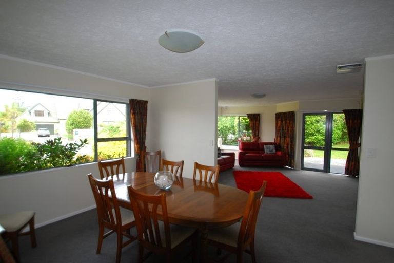 Photo of property in 122 Westchester Drive, Churton Park, Wellington, 6037