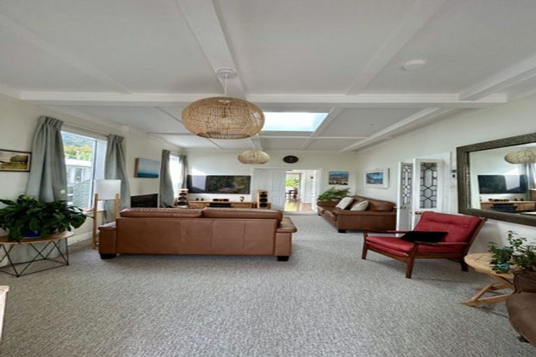 Photo of property in 13 Marine Parade, Eastbourne, Lower Hutt, 5013