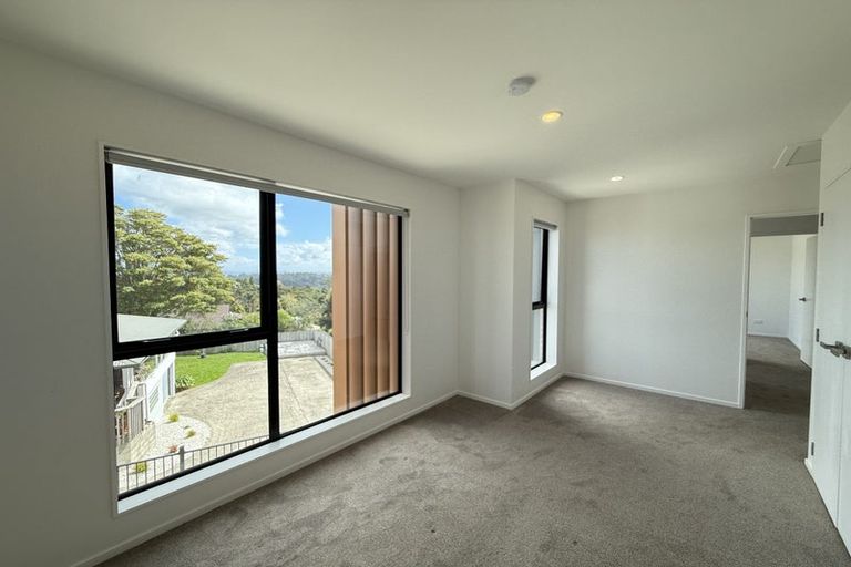 Photo of property in 13f Glendhu Road, Bayview, Auckland, 0629