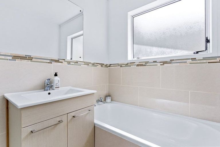 Photo of property in 14 Blundell Place, Chatswood, Auckland, 0626