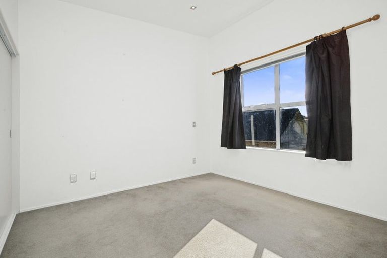 Photo of property in 73 Saddleback Grove, Karori, Wellington, 6012