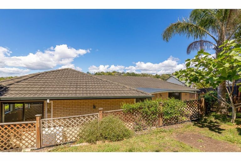 Photo of property in 4 Cloghan Close, Massey, Auckland, 0614