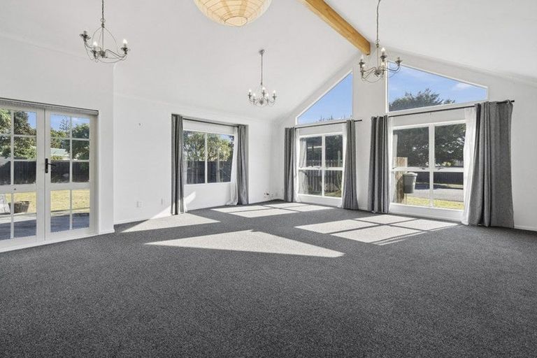 Photo of property in 5 Adrian Grove, Waikanae Beach, Waikanae, 5036