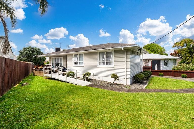 Photo of property in 39 Coniston Avenue, Te Atatu South, Auckland, 0610