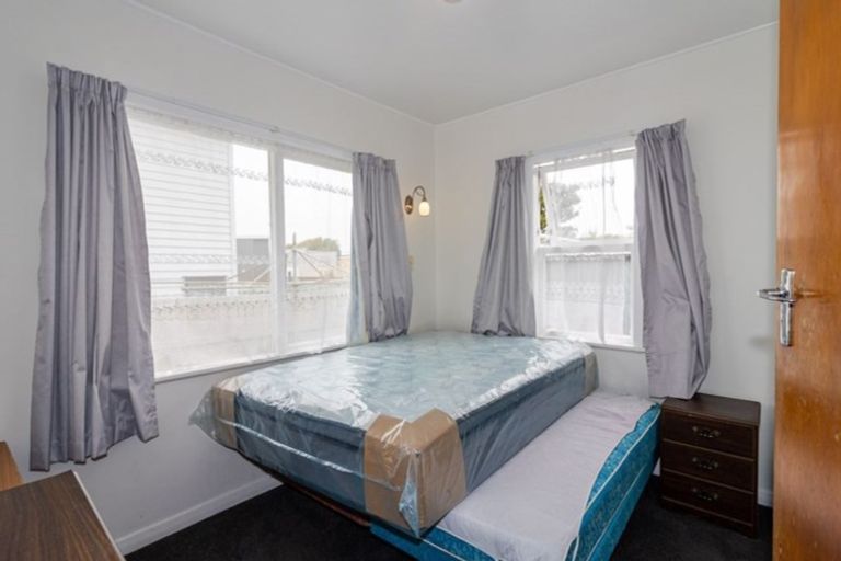 Photo of property in 58 Broderick Road, Johnsonville, Wellington, 6037