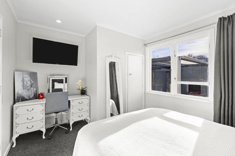 Photo of property in 1 Battersea Place, Roslyn, Palmerston North, 4414