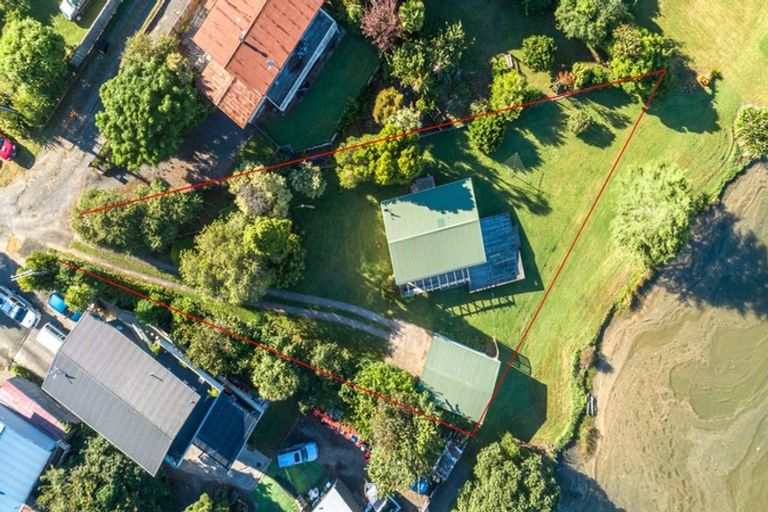 Photo of property in 18 Daphne Road, Tairua, 3508
