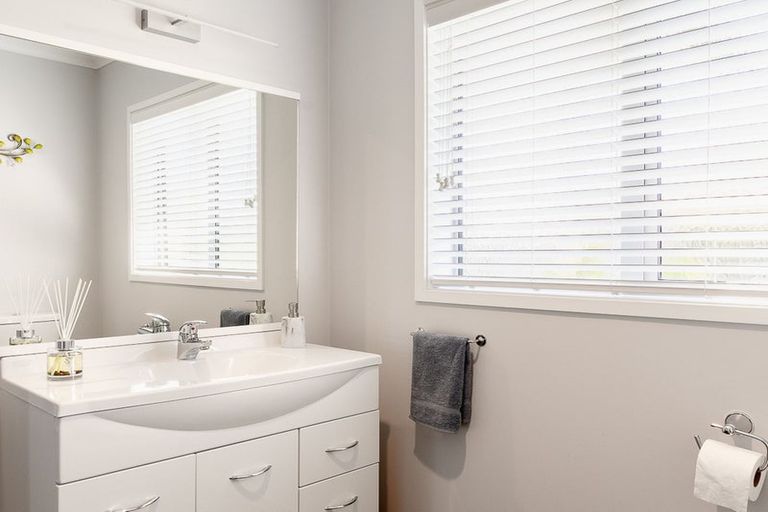 Photo of property in Trackside Villas, 22/91 Mako Mako Road, Levin, 5510