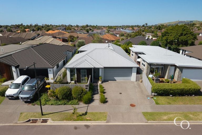 Photo of property in 35 Awatira Drive, Papamoa Beach, Papamoa, 3118