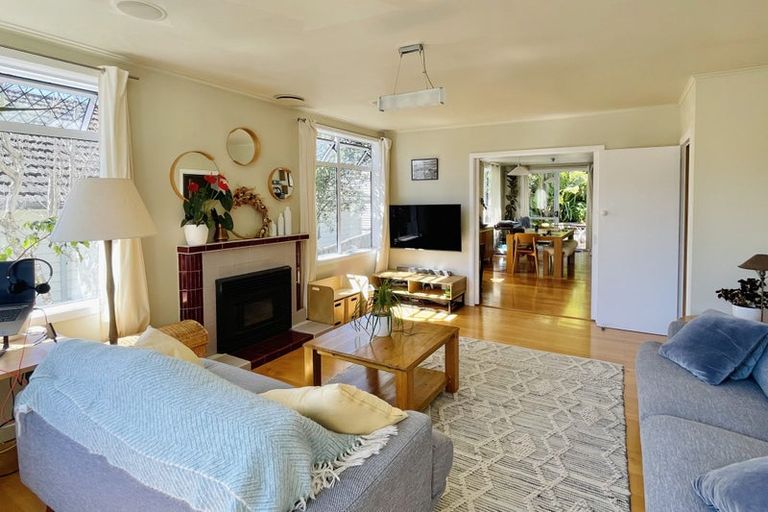 Photo of property in 89 Taylor Terrace, Tawa, Wellington, 5028