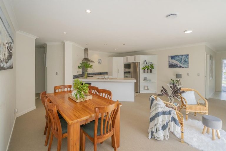 Photo of property in 3 Mermaid Place, Whitianga, 3510