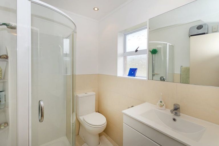 Photo of property in 140 Kaipara Road, Papakura, 2582