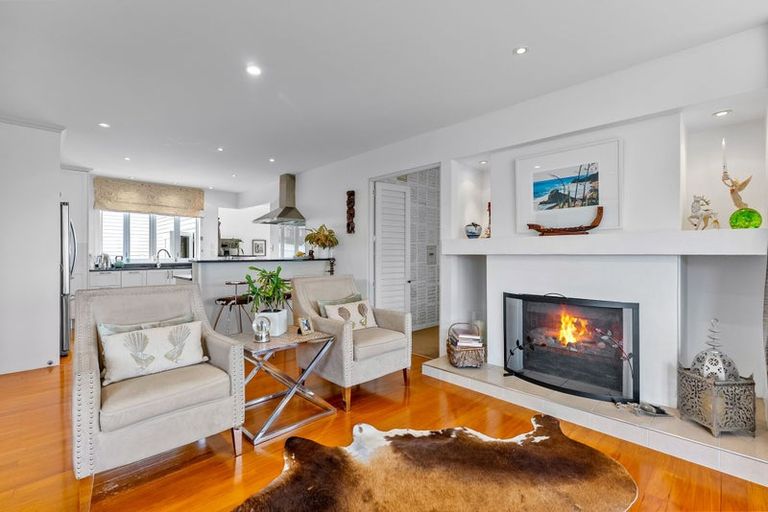 Photo of property in 15 Seaview Road, Castor Bay, Auckland, 0620