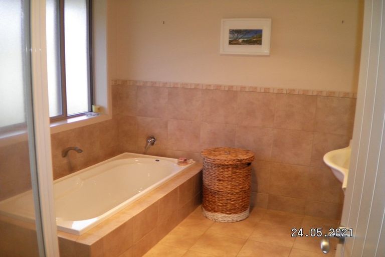 Photo of property in 1 Glenroy Place, Cambridge, 3434