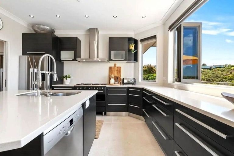 Photo of property in 64 Balboa Drive, Matakatia, Whangaparaoa, 0930