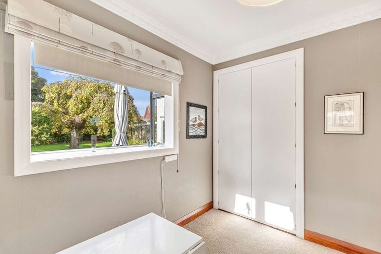 Photo of property in 6 Awatea Terrace, Hokowhitu, Palmerston North, 4410