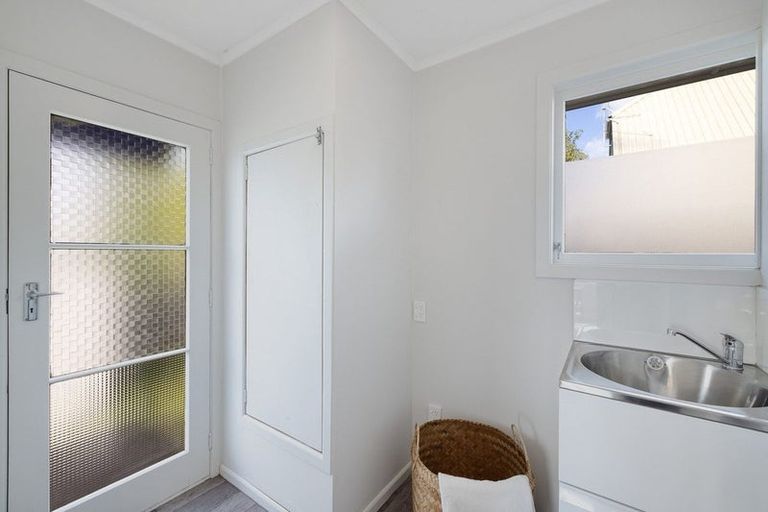 Photo of property in 8a Queen Road, Bellevue, Tauranga, 3110