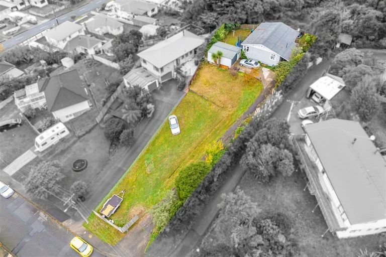 Photo of property in 15 Davis Grove, Wainuiomata, Lower Hutt, 5014