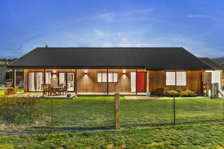 Photo of property in 8 Hebbard Court, Albert Town, Wanaka, 9305