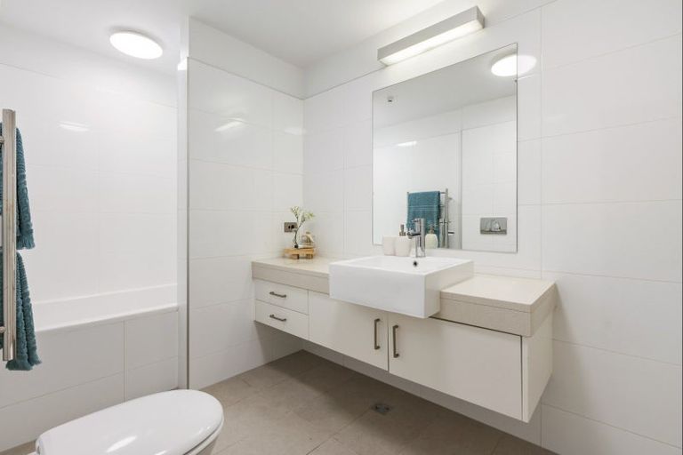 Photo of property in 10/48 Marine Parade, Mount Maunganui, 3116