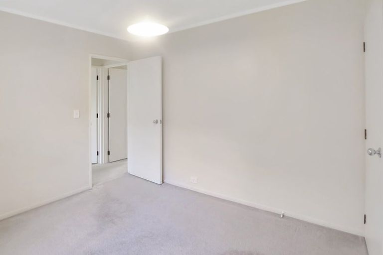 Photo of property in 31 Glucina Avenue, West Harbour, Auckland, 0618
