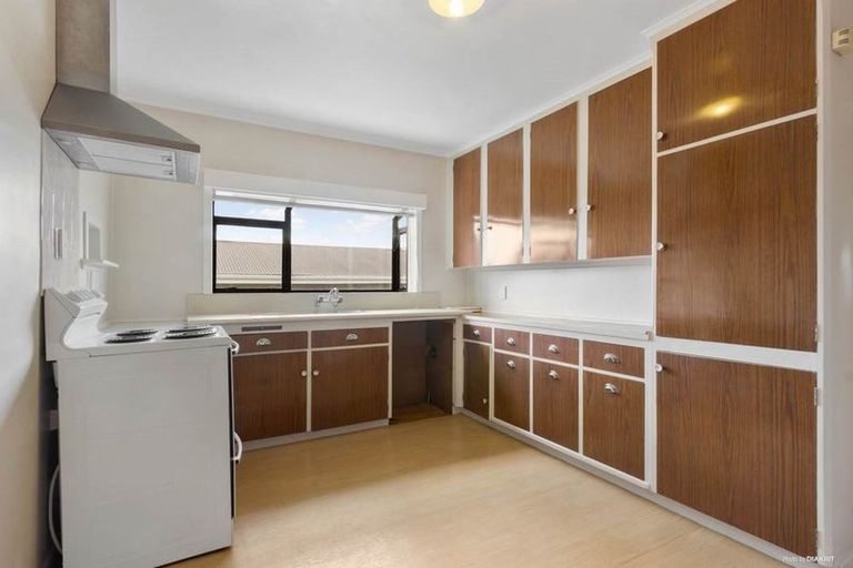 Photo of property in 33 Eastglen Road, Glen Eden, Auckland, 0602