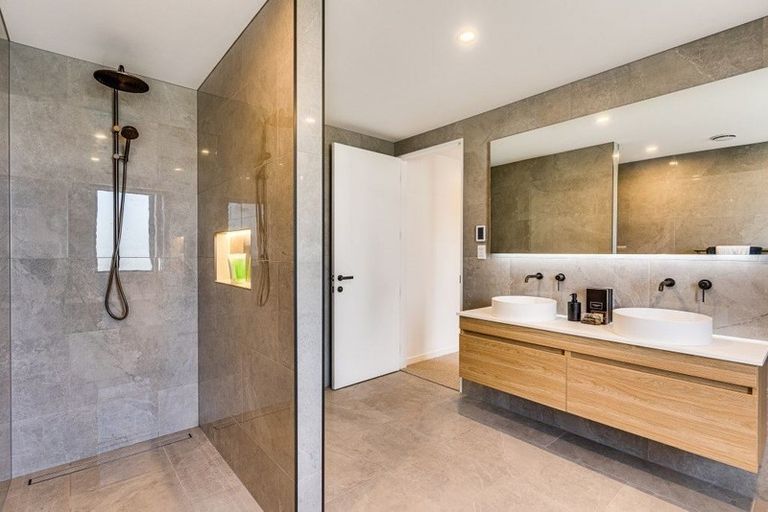 Photo of property in 12c Memorial Avenue, Ilam, Christchurch, 8053