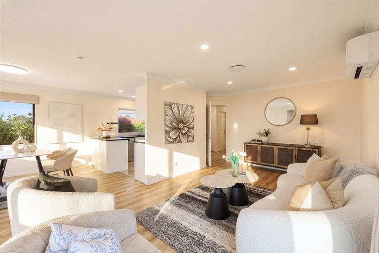 Photo of property in 1/17 Penruddocke Road, Half Moon Bay, Auckland, 2012