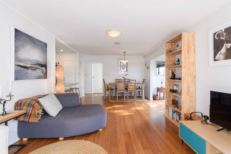 Photo of property in 8 Trelawny Place, Hillcrest, Auckland, 0627