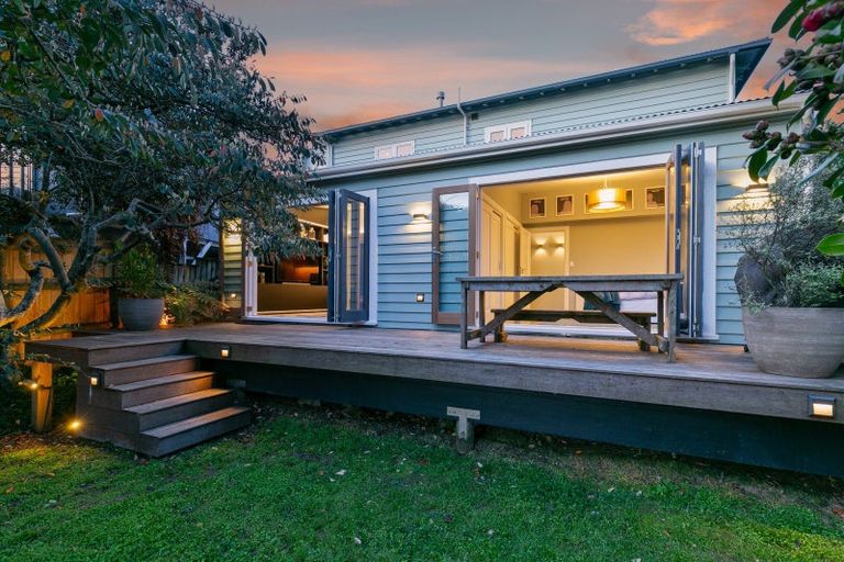 Photo of property in 538 Broadway, Strathmore Park, Wellington, 6022