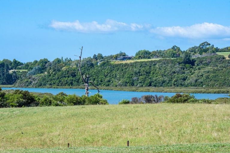 Photo of property in 141 Wades Road, Whitford, Howick, 2571