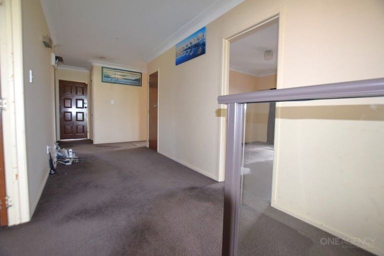 Photo of property in 52 Tiroroa Avenue, Te Atatu South, Auckland, 0610