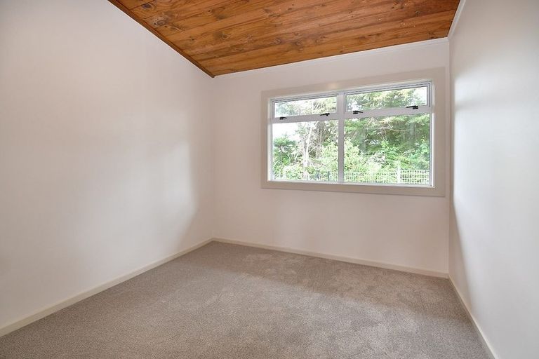 Photo of property in 2127 East Coast Road, Stillwater, Silverdale, 0993