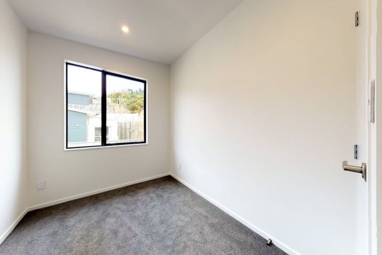 Photo of property in 12/62u Spenmoor Street, Newlands, Wellington, 6037